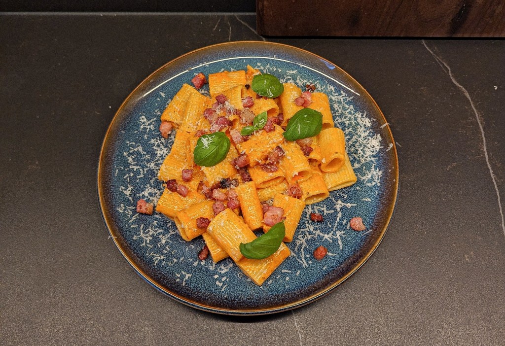 Vodka pasta med&nbsp;pancetta