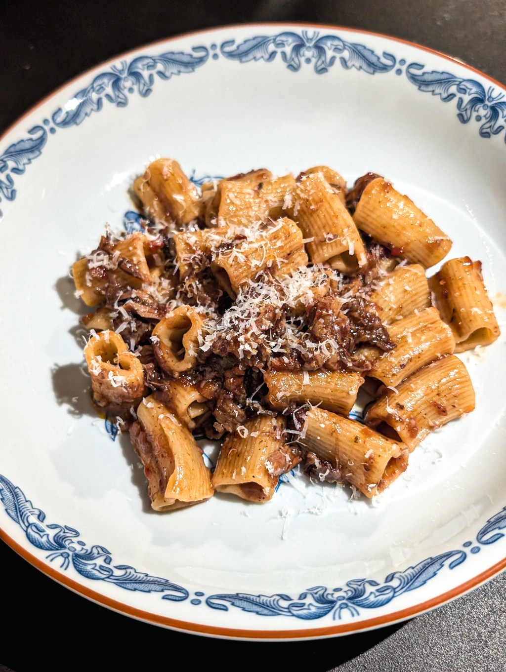 Mustig Oxsvansragù: En Gryta För&nbsp;Kärlek